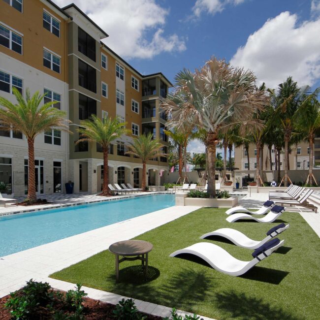 Bainbridge Coral Springs pool area